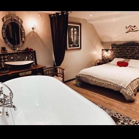 בולון-סור-מאר Appartement Romantique Parisien, Baignoire Retro Au Pied Du Lit מראה חיצוני תמונה