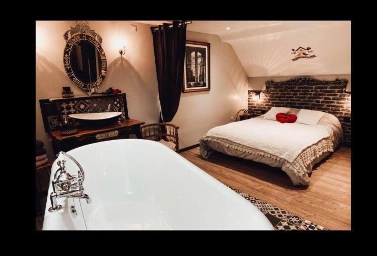 בולון-סור-מאר Appartement Romantique Parisien, Baignoire Retro Au Pied Du Lit מראה חיצוני תמונה